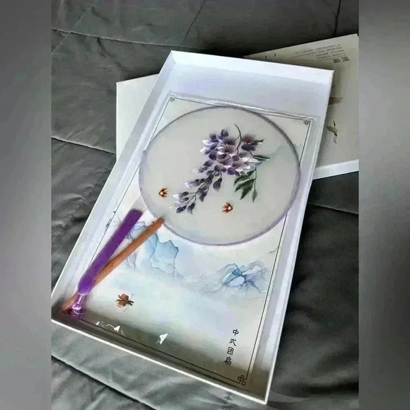 World Famous Su Double-Sided Embroidery Fan - Picture 1 of 4